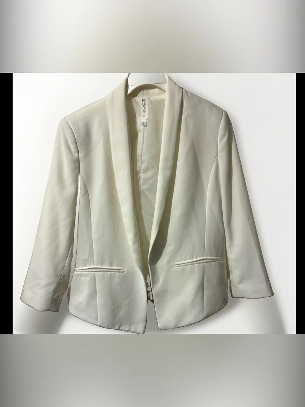MURAL LA- Woman’s White Crop Blazer Open Front Sz Med EUC MSRP $75 Office|Staple